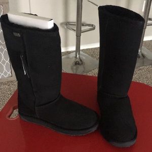 New with Tags Woman’s EMU tall suede boots SZ 8